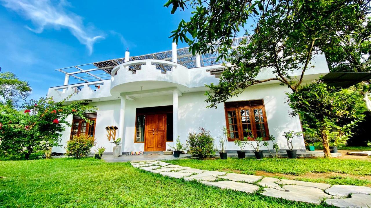 Madiha Surf House Lanka Hotel Матара Екстериор снимка