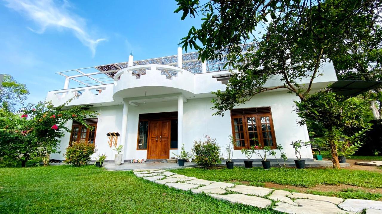 Madiha Surf House Lanka Hotel Матара Екстериор снимка