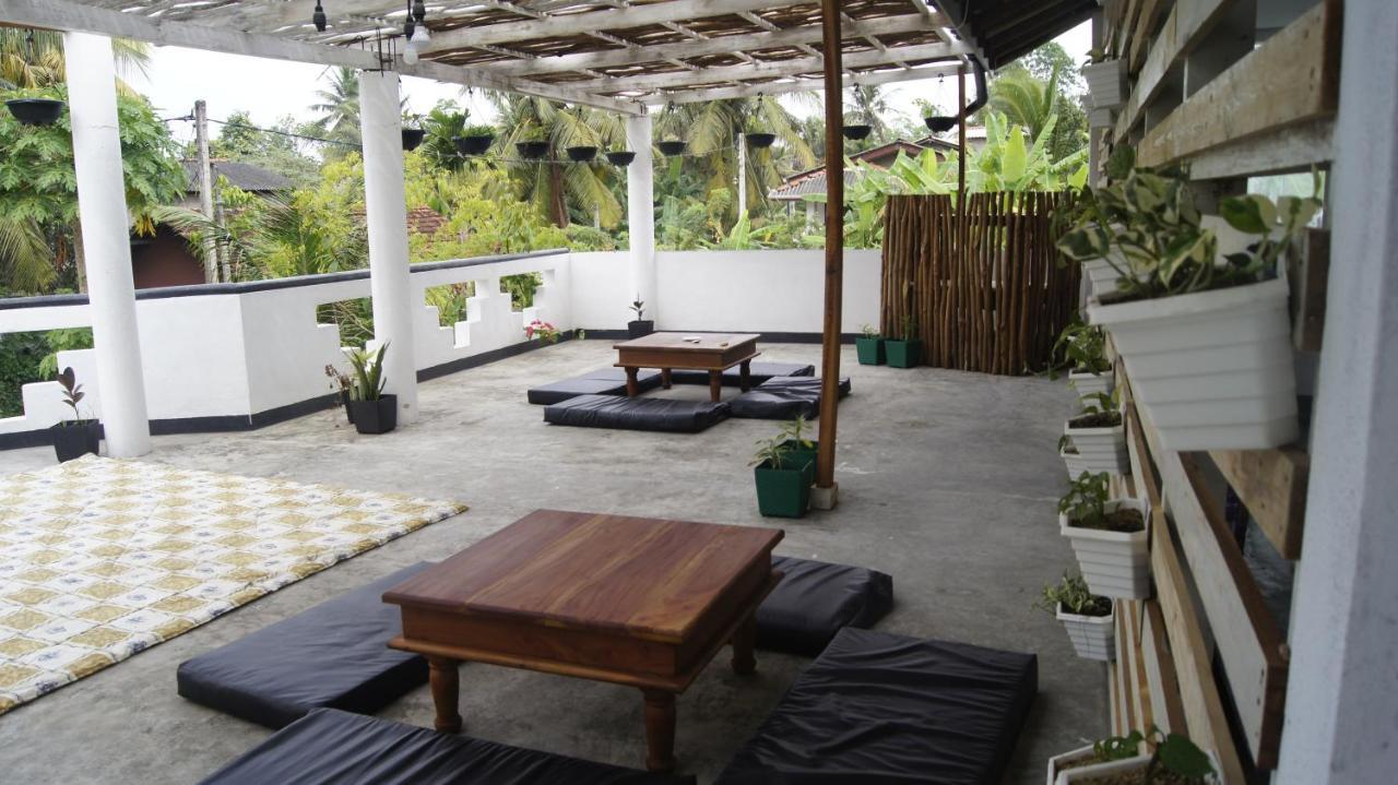Madiha Surf House Lanka Hotel Матара Екстериор снимка